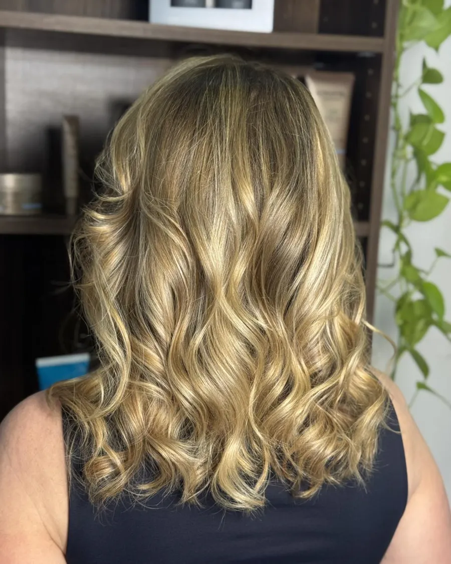 Cabelo loiro com ondas